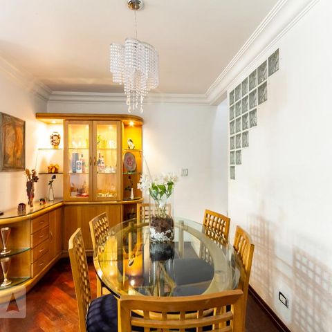 Casa à venda com 144m², 4 quartos e 2 vagasSala