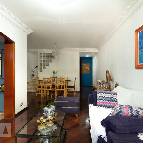 Casa à venda com 144m², 4 quartos e 2 vagasSala