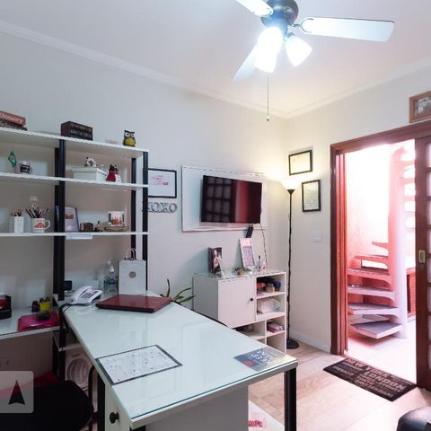 Casa à venda com 144m², 4 quartos e 2 vagasEscritório