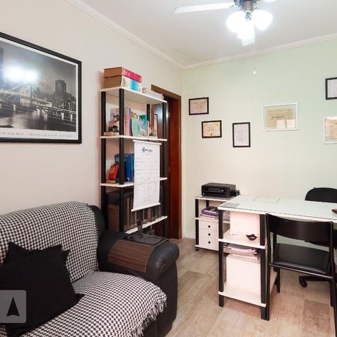 Casa à venda com 144m², 4 quartos e 2 vagasEscritório