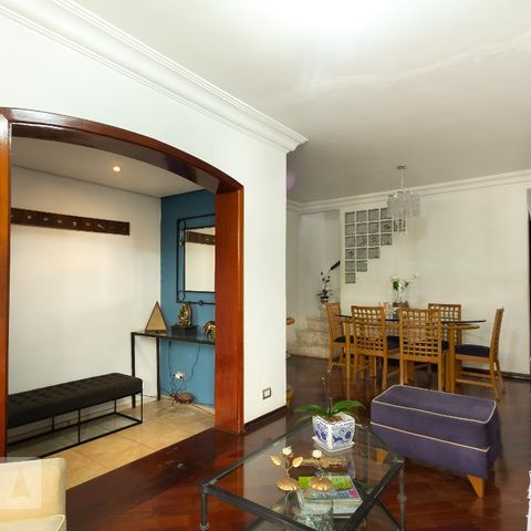 Casa à venda com 144m², 4 quartos e 2 vagasSala