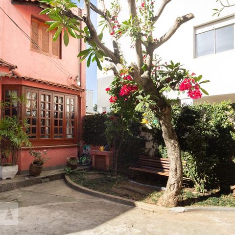 Casa à venda com 144m², 4 quartos e 2 vagasFachada