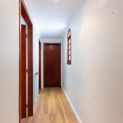 Casa à venda com 144m², 4 quartos e 2 vagasCorredor