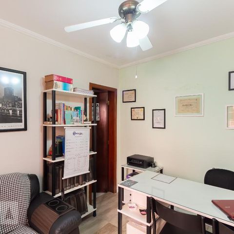 Casa à venda com 144m², 4 quartos e 2 vagasEscritório
