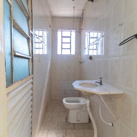 Casa à venda com 200m², 3 quartos e 1 vagaBanheiro da Suíte 2