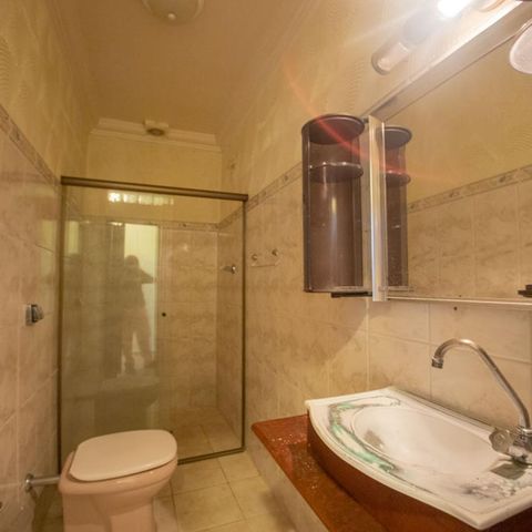 Casa à venda com 165m², 3 quartos e 2 vagasbanheiro