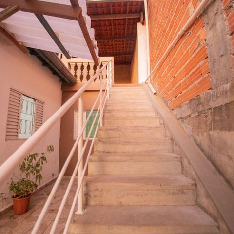 Casa à venda com 165m², 3 quartos e 2 vagasescada fundos