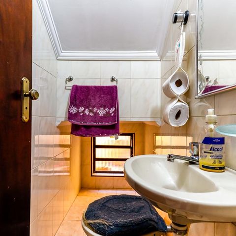 Casa à venda com 130m², 4 quartos e 2 vagas Casa à venda com 130m², 4 quartos e 2 vagasLavabo