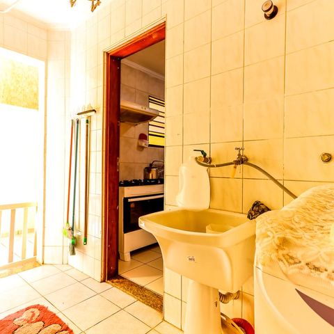 Casa à venda com 130m², 4 quartos e 2 vagas Casa à venda com 130m², 4 quartos e 2 vagasÁrea de Serviço