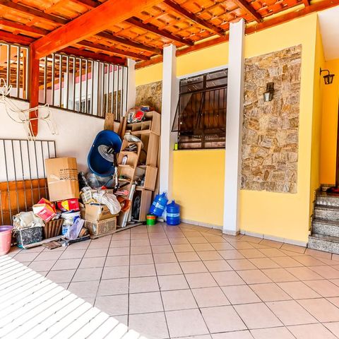 Casa à venda com 130m², 4 quartos e 2 vagas Casa à venda com 130m², 4 quartos e 2 vagasGaragem