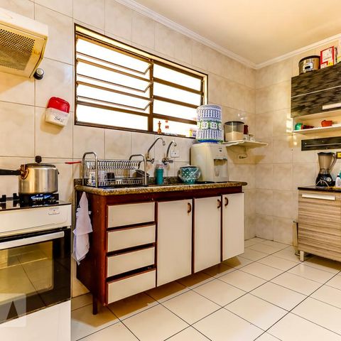 Casa à venda com 130m², 4 quartos e 2 vagas Casa à venda com 130m², 4 quartos e 2 vagasCozinha