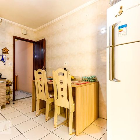 Casa à venda com 130m², 4 quartos e 2 vagas Casa à venda com 130m², 4 quartos e 2 vagasCozinha