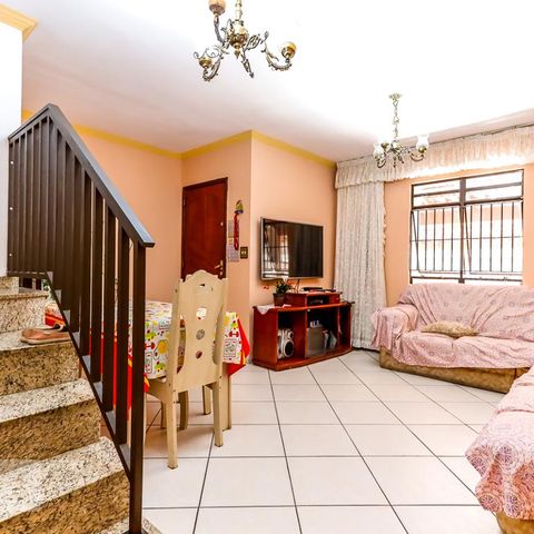 Casa à venda com 130m², 4 quartos e 2 vagas Casa à venda com 130m², 4 quartos e 2 vagasSala