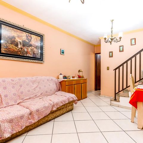 Casa à venda com 130m², 4 quartos e 2 vagas Casa à venda com 130m², 4 quartos e 2 vagasSala