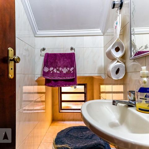 Casa à venda com 130m², 4 quartos e 2 vagas Casa à venda com 130m², 4 quartos e 2 vagasLavabo