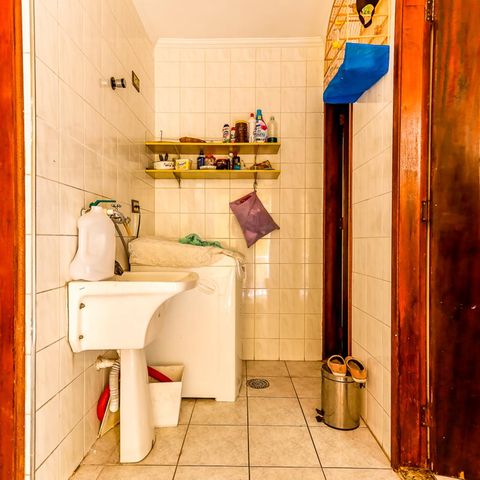 Casa à venda com 130m², 4 quartos e 2 vagas Casa à venda com 130m², 4 quartos e 2 vagasÁrea de Serviço