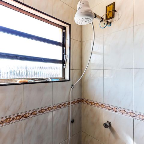 Casa à venda com 130m², 4 quartos e 2 vagas Casa à venda com 130m², 4 quartos e 2 vagasBanheiro da Suíte