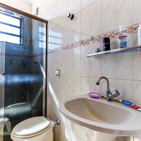 Casa à venda com 130m², 4 quartos e 2 vagas Casa à venda com 130m², 4 quartos e 2 vagasBanheiro da Suíte