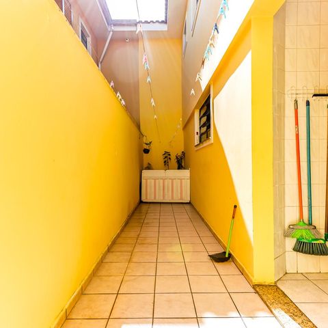 Casa à venda com 130m², 4 quartos e 2 vagas Casa à venda com 130m², 4 quartos e 2 vagasQuintal