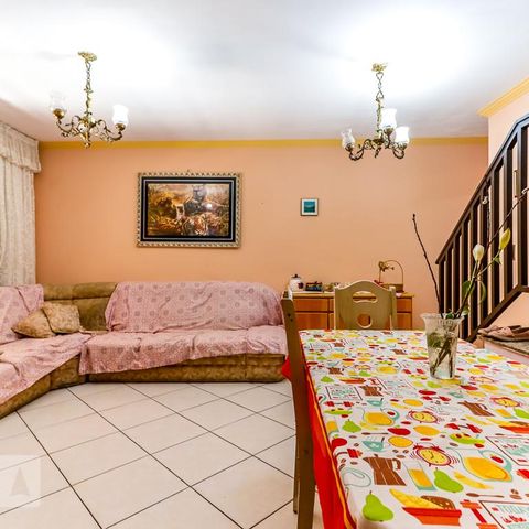 Casa à venda com 130m², 4 quartos e 2 vagas Casa à venda com 130m², 4 quartos e 2 vagasSala