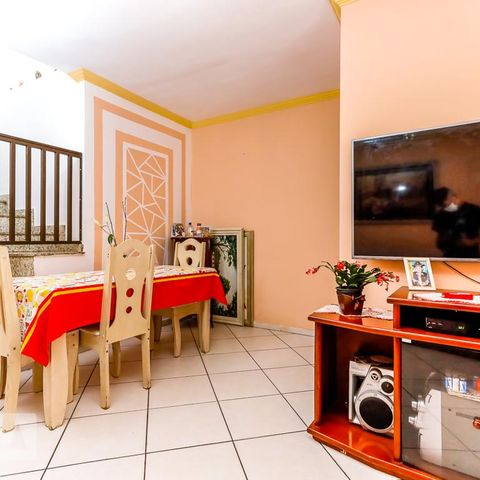 Casa à venda com 130m², 4 quartos e 2 vagas Casa à venda com 130m², 4 quartos e 2 vagasSala