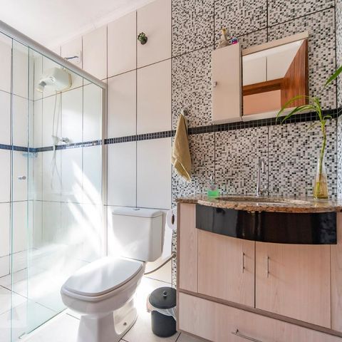 Casa à venda com 280m², 3 quartos e 2 vagasBanheiro 
