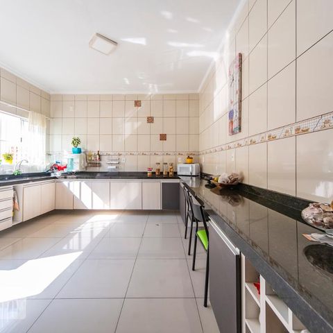 Casa à venda com 280m², 3 quartos e 2 vagasCozinha 