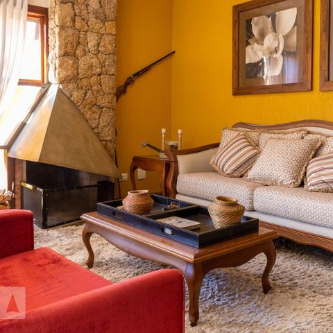 Casa à venda com 320m², 3 quartos e 4 vagasSala