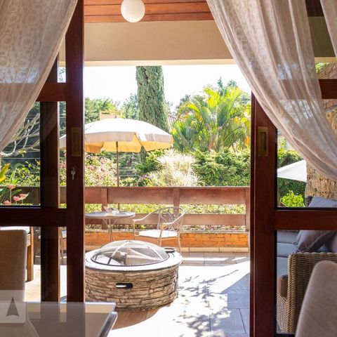 Casa à venda com 320m², 3 quartos e 4 vagasSala