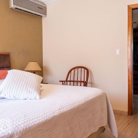 Casa à venda com 320m², 3 quartos e 4 vagasSuíte 3