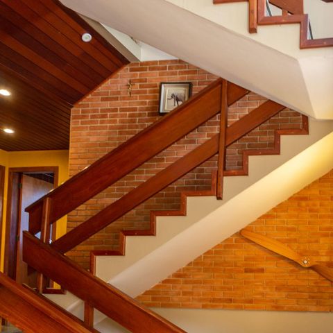 Casa à venda com 320m², 3 quartos e 4 vagasEscadas