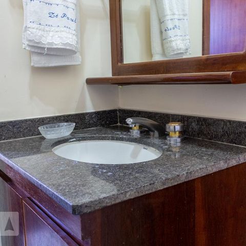 Casa à venda com 320m², 3 quartos e 4 vagasSuíte 2 Banheiro