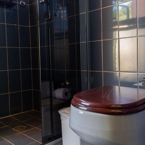 Casa à venda com 320m², 3 quartos e 4 vagasSuíte 2 Banheiro