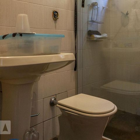Casa à venda com 320m², 3 quartos e 4 vagasBanheiro de Serviço