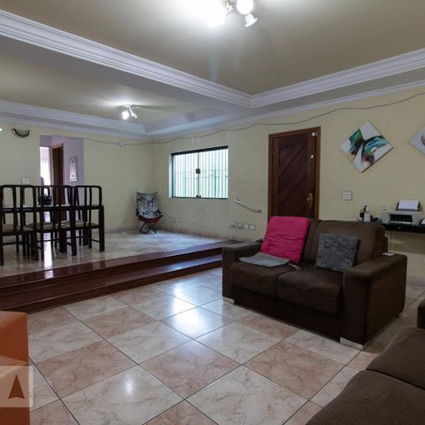 Casa à venda com 254m², 3 quartos e 2 vagasSala