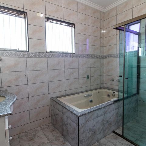 Casa à venda com 254m², 3 quartos e 2 vagasBanheiro do Quarto Suíte