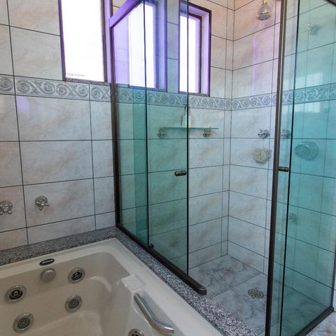 Casa à venda com 254m², 3 quartos e 2 vagasBanheiro do Quarto Suíte