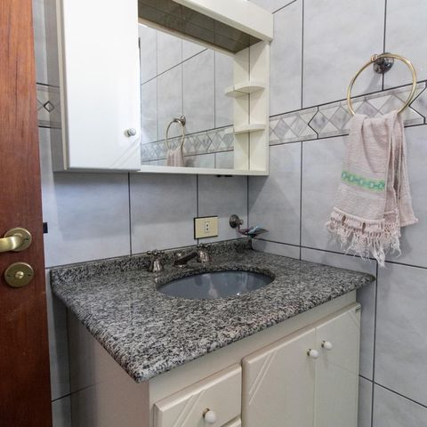 Casa à venda com 254m², 3 quartos e 2 vagasBanheiro 2