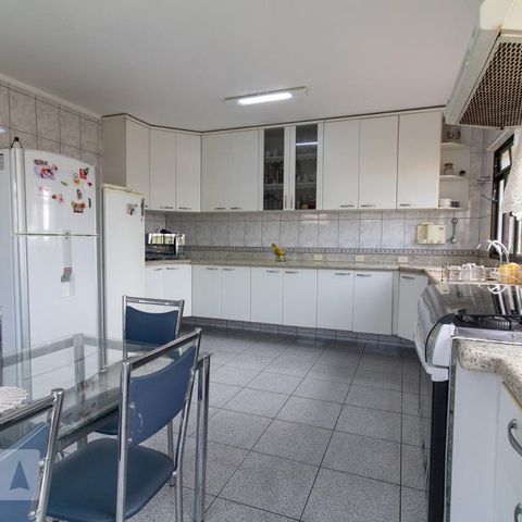 Casa à venda com 254m², 3 quartos e 2 vagasCozinha