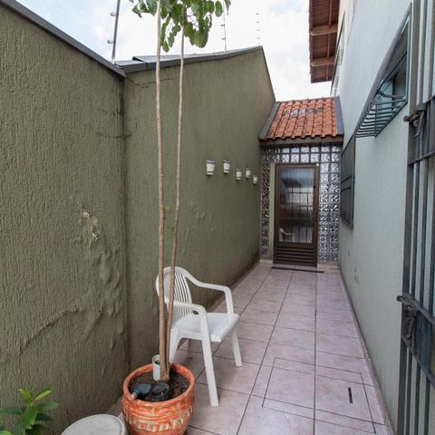Casa à venda com 254m², 3 quartos e 2 vagasCorredor Lateral