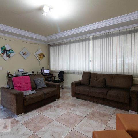 Casa à venda com 254m², 3 quartos e 2 vagasSala