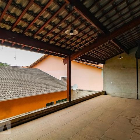 Casa à venda com 50m², 3 quartos e sem vaga Casa à venda com 50m², 3 quartos e sem vagaVaranda