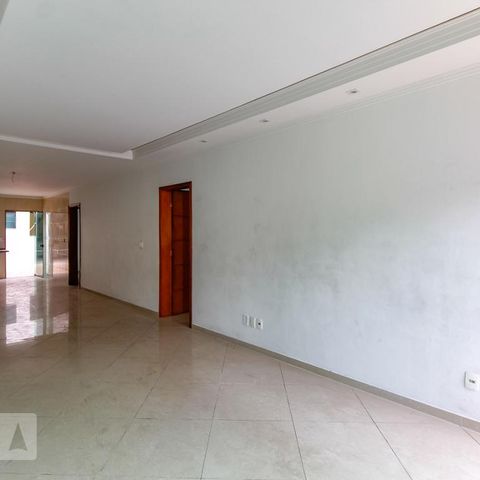 Casa à venda com 50m², 3 quartos e sem vaga Casa à venda com 50m², 3 quartos e sem vagaSala