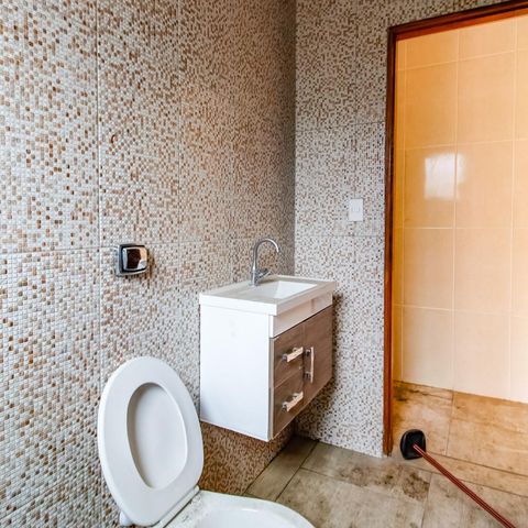 Casa à venda com 50m², 3 quartos e sem vaga Casa à venda com 50m², 3 quartos e sem vagaBanheiro de Serviço