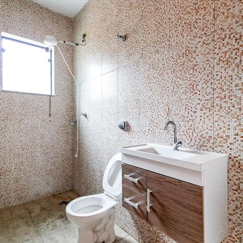 Casa à venda com 50m², 3 quartos e sem vaga Casa à venda com 50m², 3 quartos e sem vagaBanheiro de Serviço