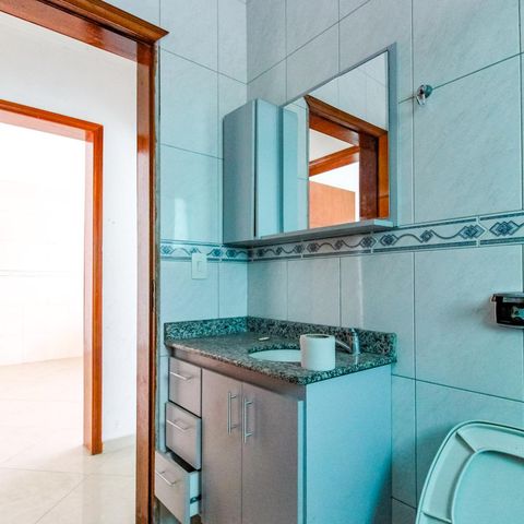 Casa à venda com 50m², 3 quartos e sem vaga Casa à venda com 50m², 3 quartos e sem vagaBanheiro