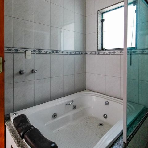 Casa à venda com 50m², 3 quartos e sem vaga Casa à venda com 50m², 3 quartos e sem vagaBanheiro da Suíte