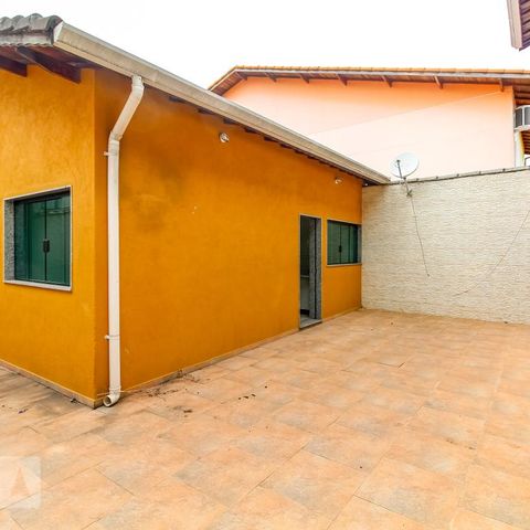 Casa à venda com 50m², 3 quartos e sem vaga Casa à venda com 50m², 3 quartos e sem vagaQuintal
