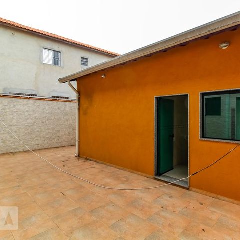 Casa à venda com 50m², 3 quartos e sem vaga Casa à venda com 50m², 3 quartos e sem vagaQuintal
