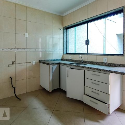 Casa à venda com 50m², 3 quartos e sem vaga Casa à venda com 50m², 3 quartos e sem vagaCozinha